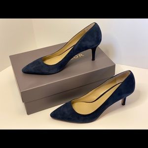 Ann Taylor Eryn Suede Pump Navy sz 7